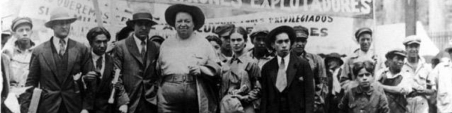 Tina Modotti, Frida Kahlo e Diego Rivera alla manifestazione del primo maggio, Messico D.F., 1928