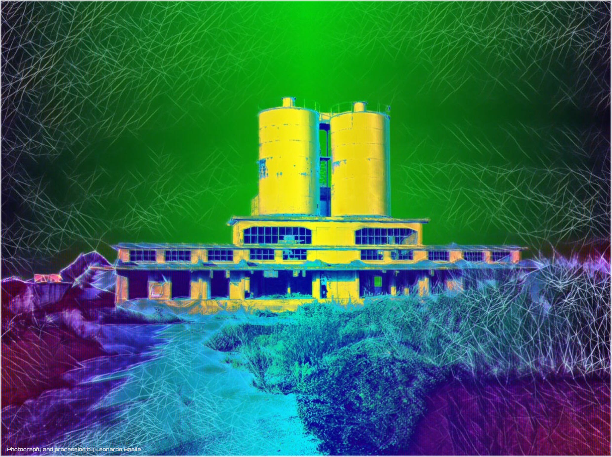 Rudere industriale (ex cementeria) in Molfetta (BA. Elaborazioni grafiche da fotografie.