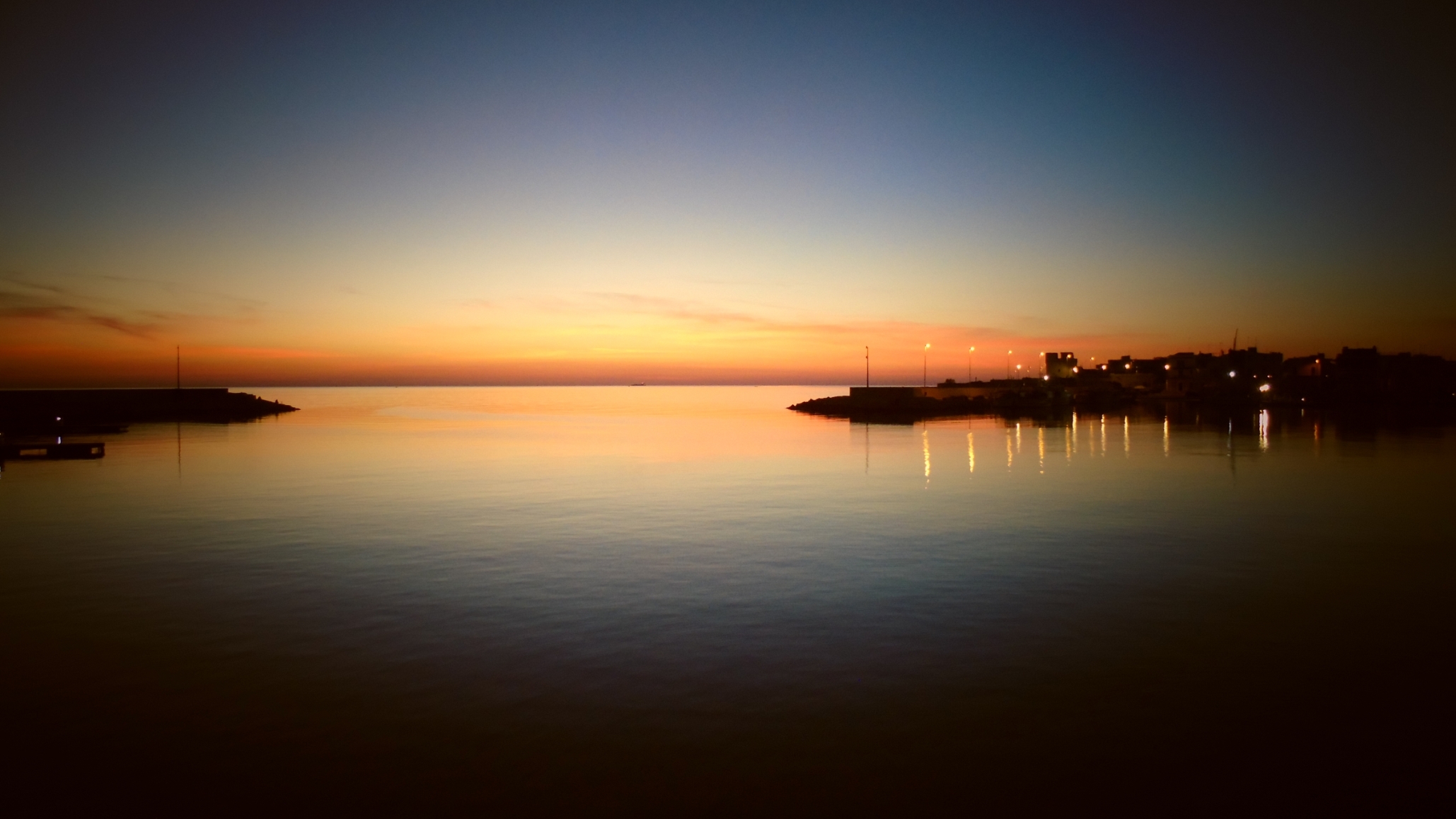 Alba al porto di Bari Santo Spirito - Fotografia di Leonardo Basile - immagine 1