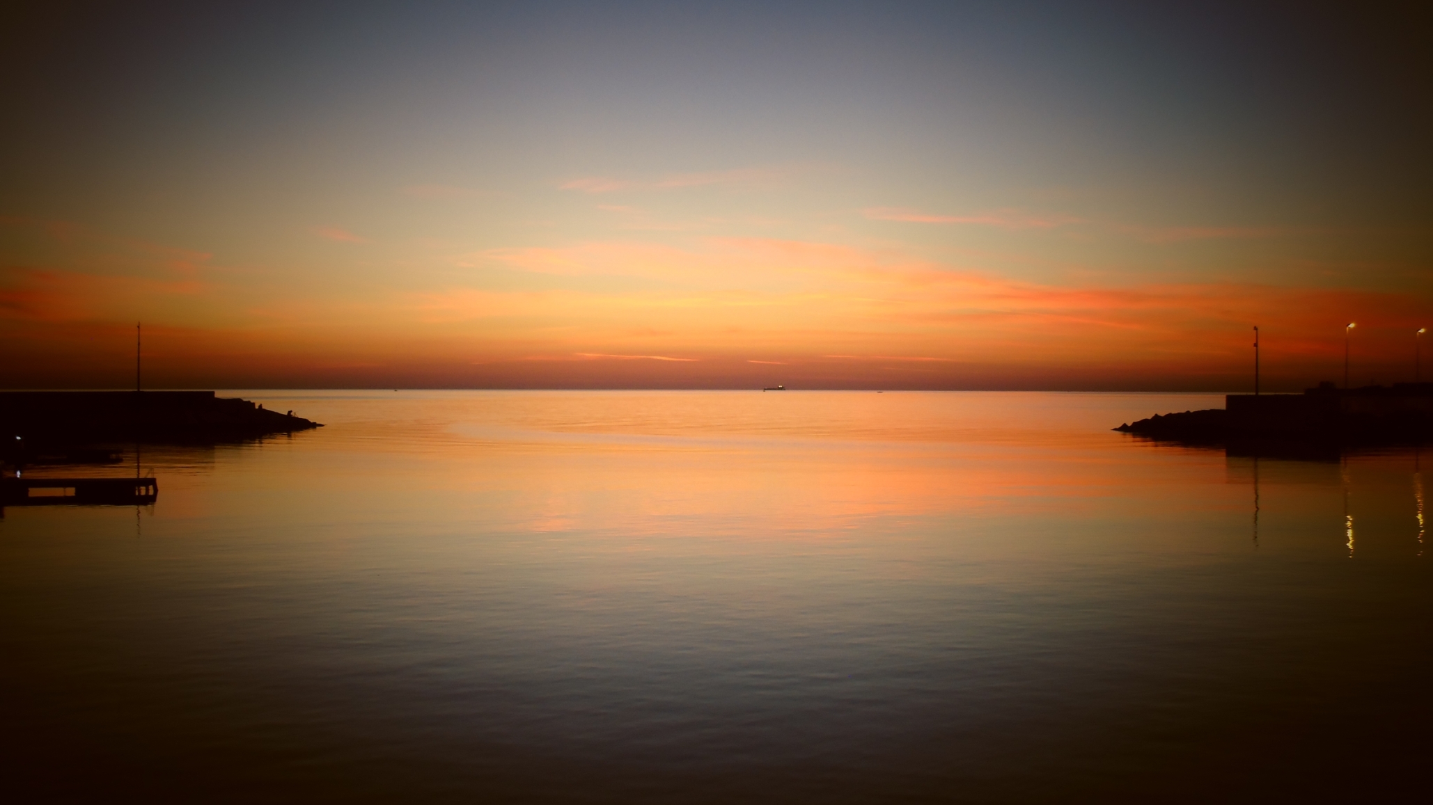 Alba al porto di Bari Santo Spirito - Fotografia di Leonardo Basile - immagine 3