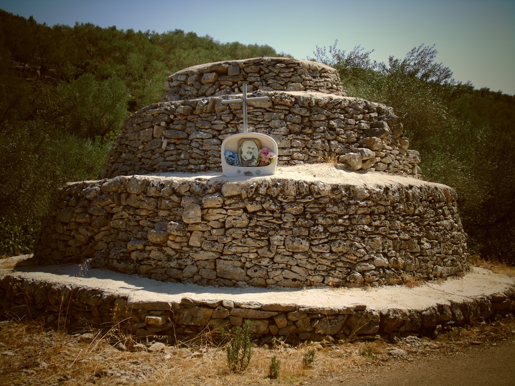 Escursione del 7 Luglio 2021: Grotte del finestrino e delle due crocette (Lama Santa Croce, in agro di Bisceglie), costruzioni rurali e Torre del Capitano in agro di Molfetta.