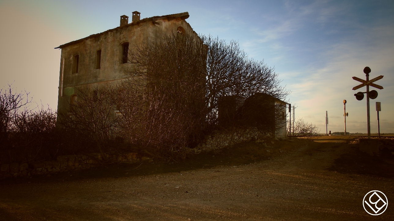 In agro di Santeramo in Colle - Casello ferroviario dismesso

