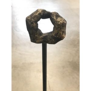 Davide Dormino, Per uno sguardo libero, 2021, bronzo, h. 150x9x6 cm