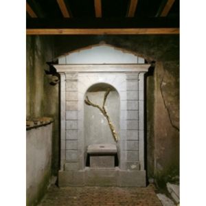 Attilio Tono, PRW10b, 2014-16, gesso, vino rosso, 90x82x22 cm. Ph. Bruno Bani. Courtesy LC Contemporary Art