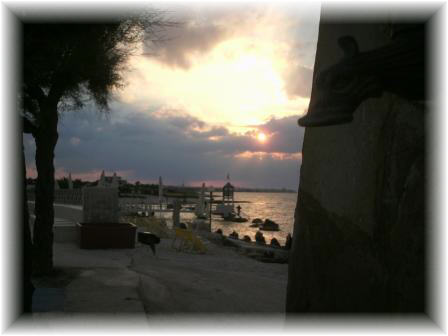 Un tramonto sulla straordinaria spiaggia dell'Hotel Riva del Sole a Giovinazzo-Bari 